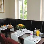 מלון Waldhotel 4*