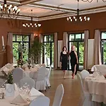 מלון Waldhotel 4*