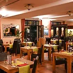 מלון Waldhotel 4*