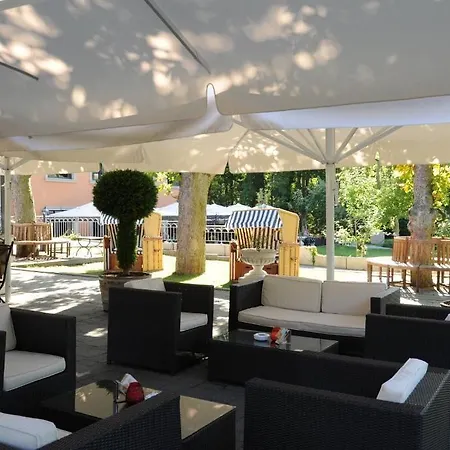 Waldhotel מלון 4*