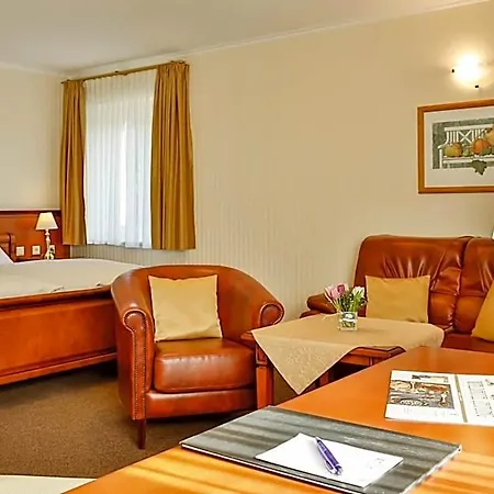 מלון Waldhotel 4*