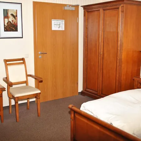 מלון Waldhotel 4*