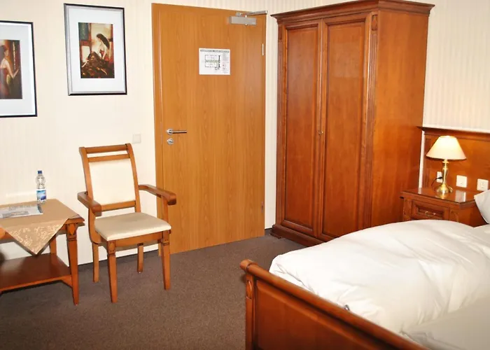 מלון Waldhotel 4*